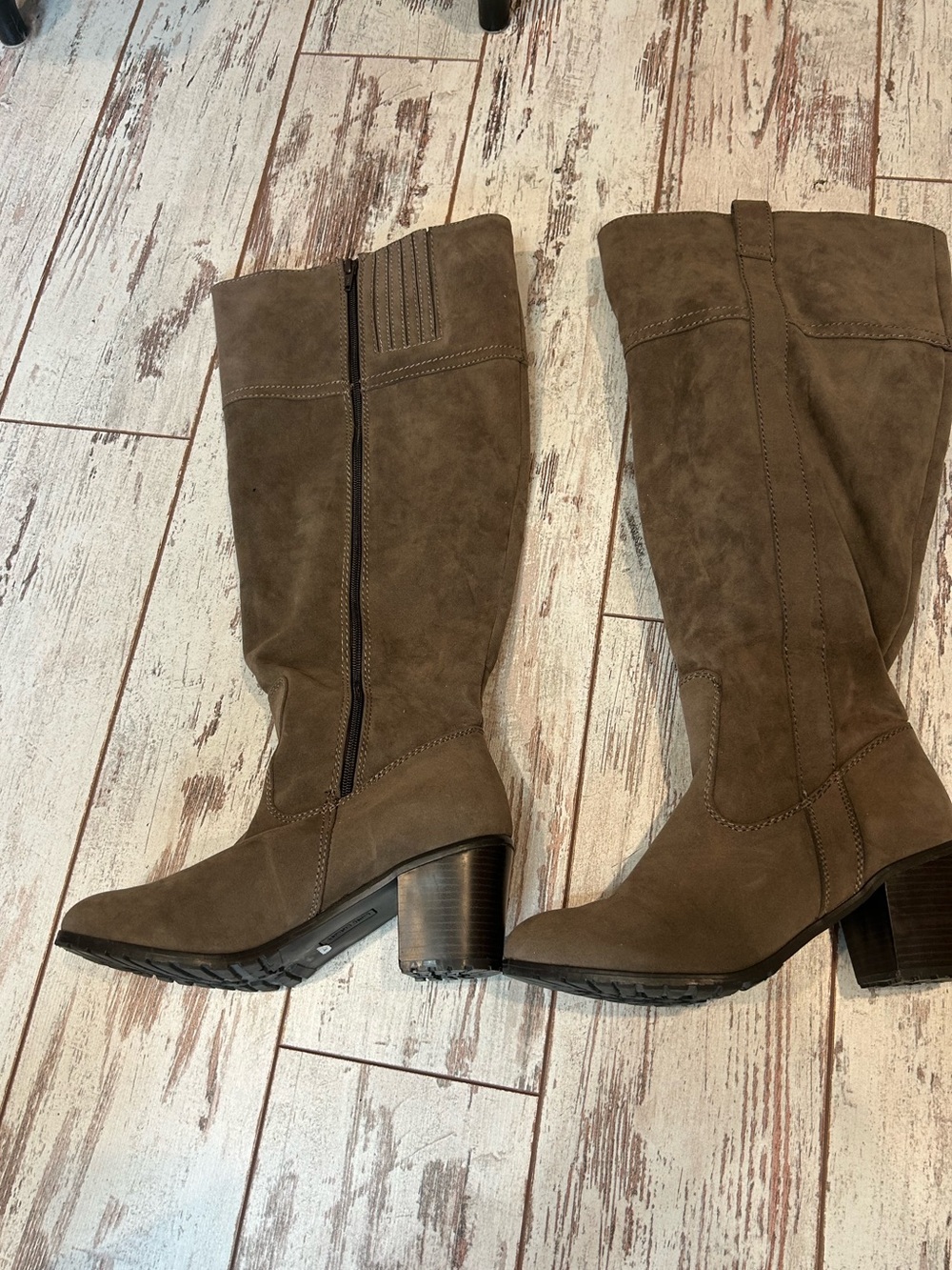 Women's Knee-High Suede Block 3” Heel Boots - Taupe - 10W